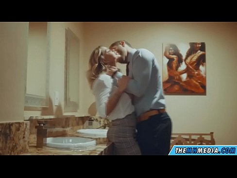 ❤️ När en bystig blondin förför dig på en offentlig toalett ❤️❌ Sex at porn sv.freepornhdonlinegay.ru ☑
